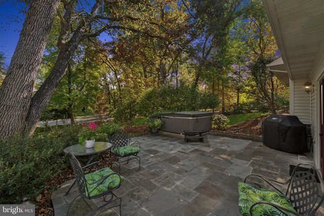 1507 LAUREL HILL RD, Vienna, VA 22182