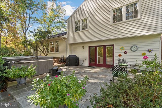 1507 LAUREL HILL RD, Vienna, VA 22182