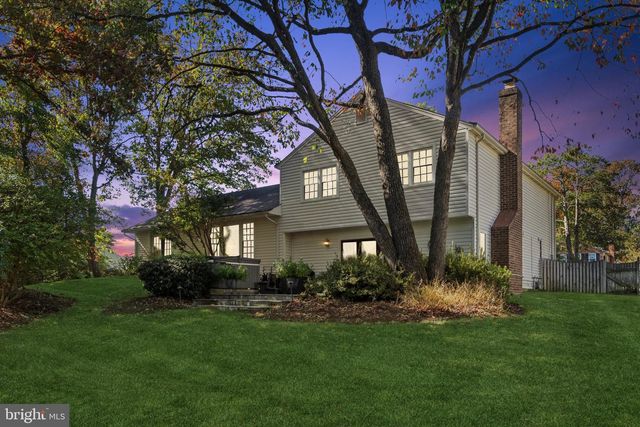 1507 LAUREL HILL RD, Vienna, VA 22182