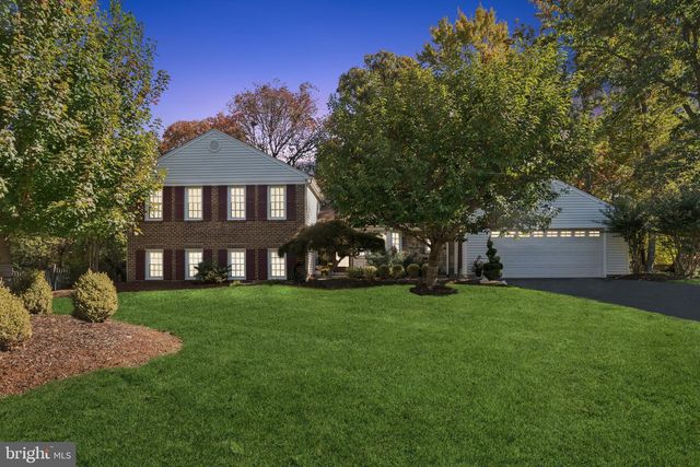 1507 LAUREL HILL RD, Vienna, VA 22182