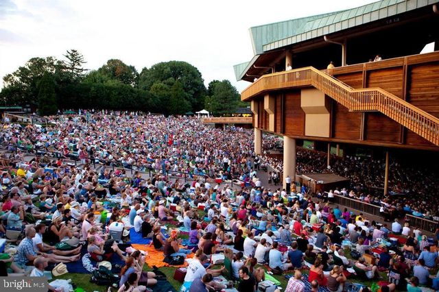 1507 LAUREL HILL RD, Vienna, VA 22182