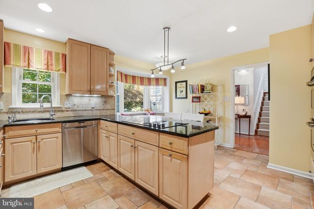 1507 LAUREL HILL RD, Vienna, VA 22182