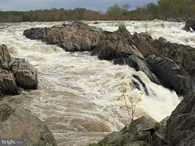 1507 LAUREL HILL RD, Vienna, VA 22182