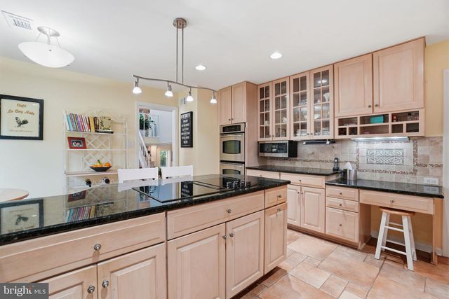 1507 LAUREL HILL RD, Vienna, VA 22182