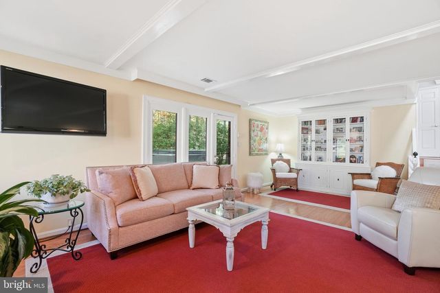 1507 LAUREL HILL RD, Vienna, VA 22182