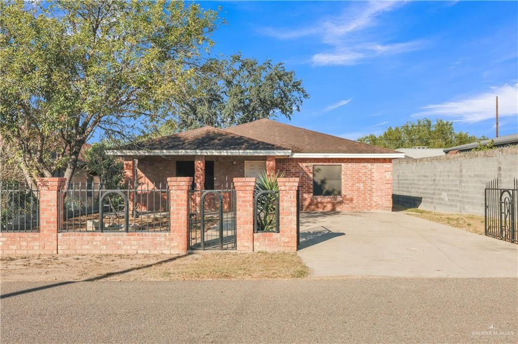 537 Benito Street, Rio Grande City, TX 78582