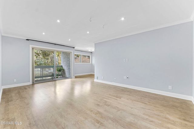 4720 Park Granada 212, Calabasas, CA 91302