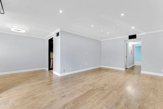 4720 Park Granada 212, Calabasas, CA 91302