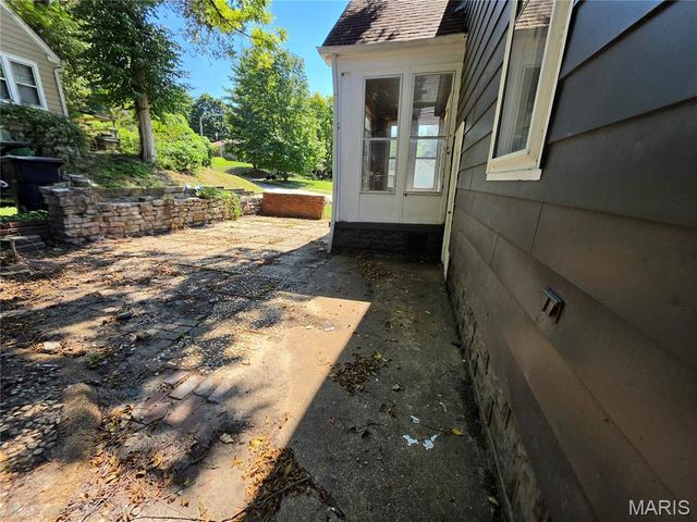 33 Glenview Drive, Belleville, IL 62223