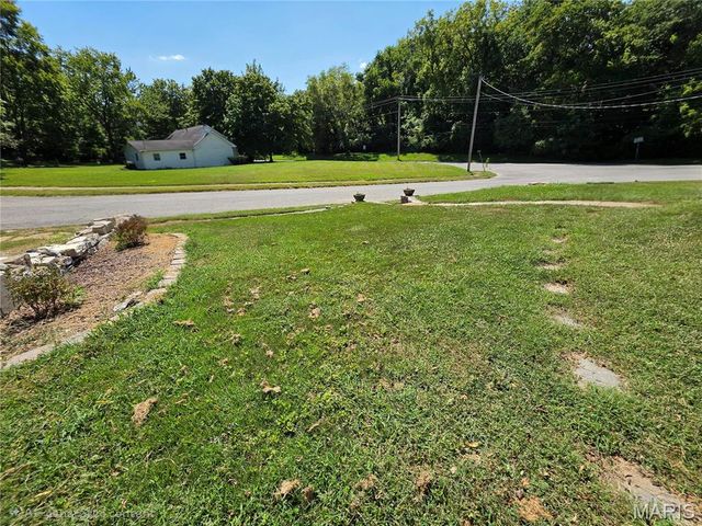 33 Glenview Drive, Belleville, IL 62223
