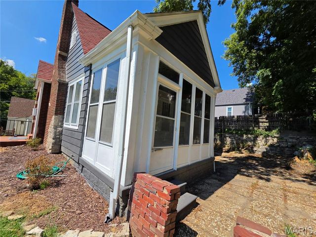 33 Glenview Drive, Belleville, IL 62223