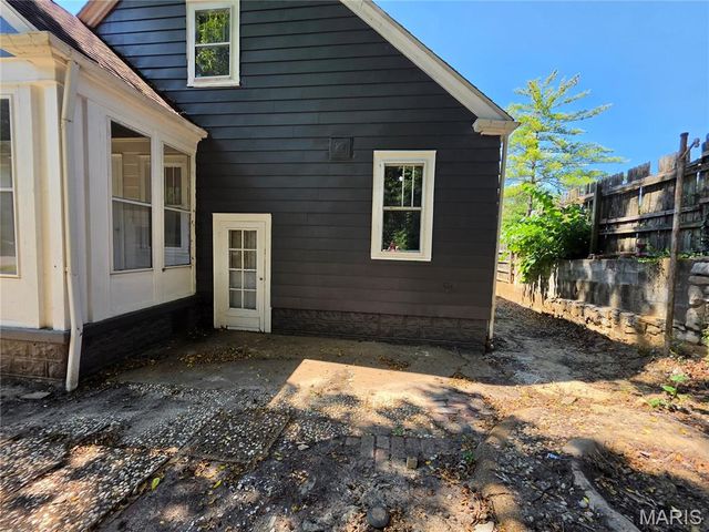 33 Glenview Drive, Belleville, IL 62223