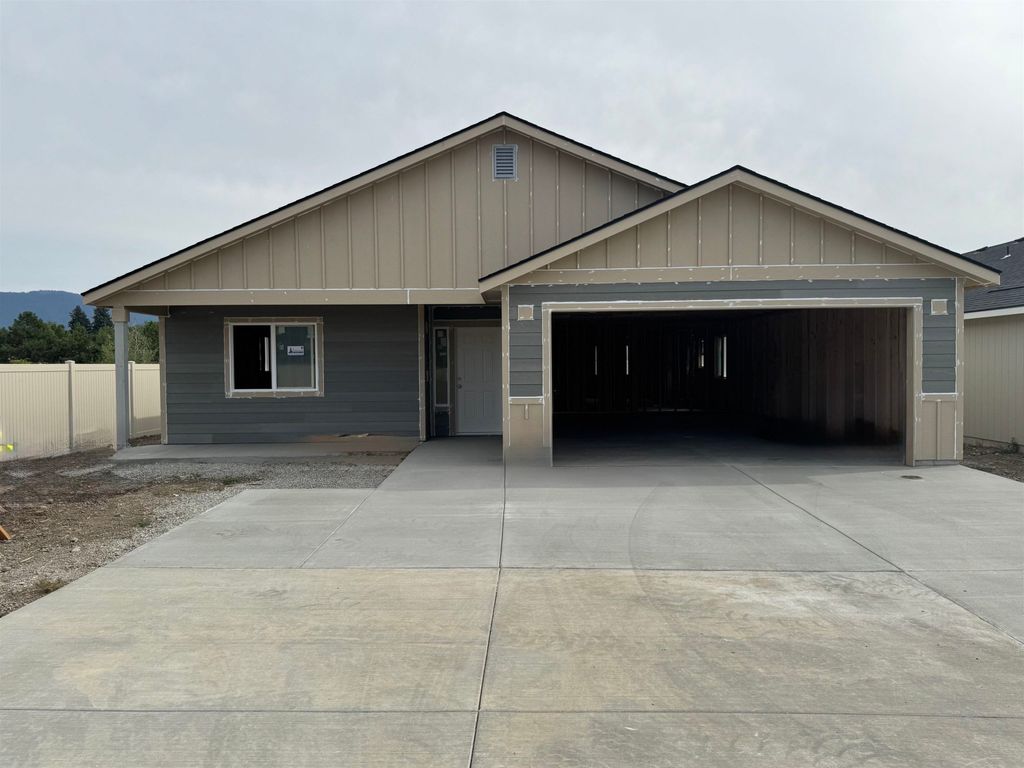 18424 E 1st Ln, Greenacres, WA 99016