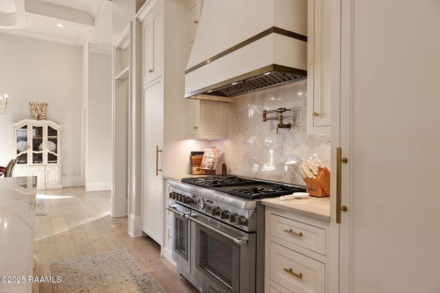 101 Kingfisher Drive, Lafayette, LA 70508