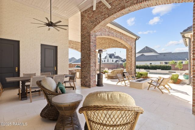 101 Kingfisher Drive, Lafayette, LA 70508