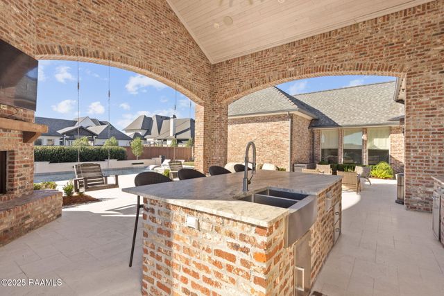 101 Kingfisher Drive, Lafayette, LA 70508