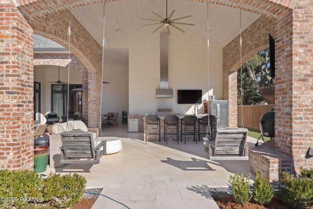 101 Kingfisher Drive, Lafayette, LA 70508