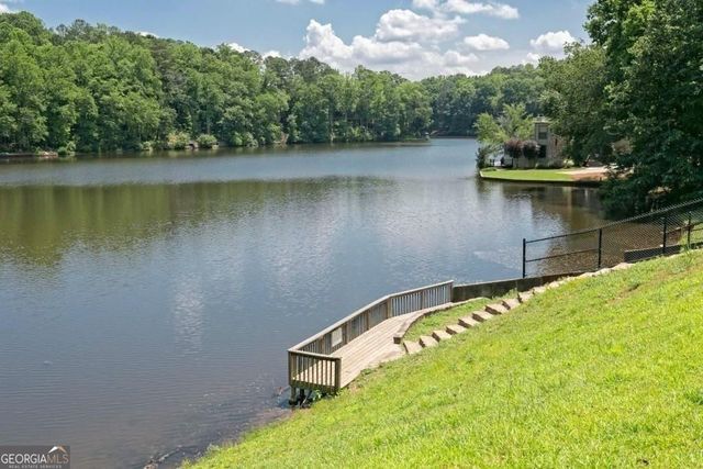 3865 Mabry Road NE, Roswell, GA 30075