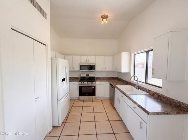 1657 W Wood Crest Court, Tucson, AZ 85746