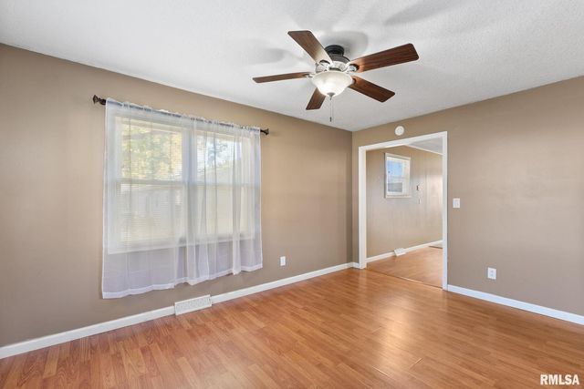 1215 Wisconsin Street, Le Claire, IA 52753