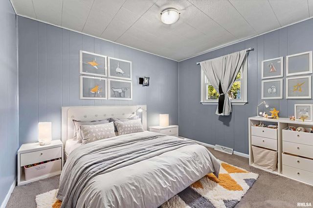 1215 Wisconsin Street, Le Claire, IA 52753