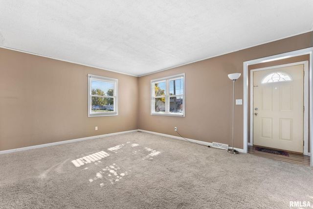 1215 Wisconsin Street, Le Claire, IA 52753