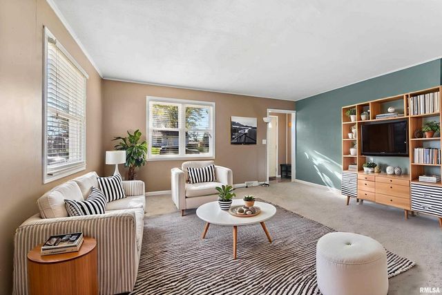 1215 Wisconsin Street, Le Claire, IA 52753