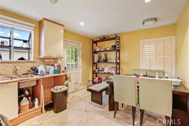 6355 Peach Avenue, Van Nuys (los Angeles), CA 91411