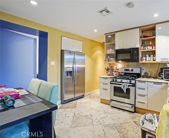 6355 Peach Avenue, Van Nuys (los Angeles), CA 91411