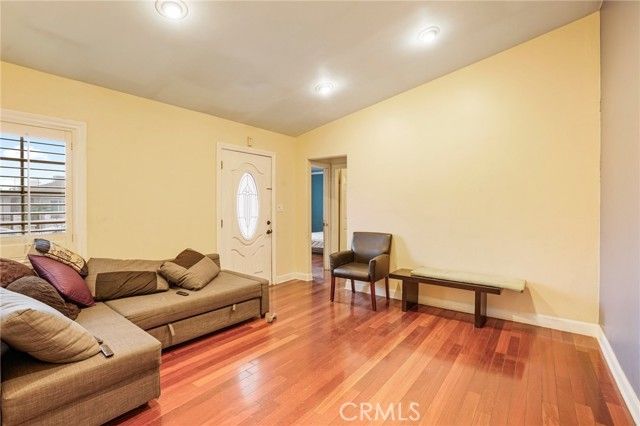 6355 Peach Avenue, Van Nuys (los Angeles), CA 91411