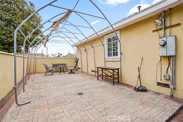 6355 Peach Avenue, Van Nuys (los Angeles), CA 91411