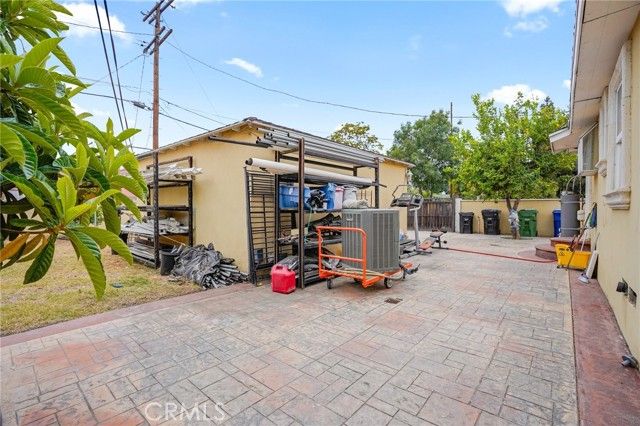 6355 Peach Avenue, Van Nuys (los Angeles), CA 91411