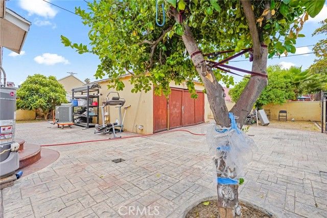 6355 Peach Avenue, Van Nuys (los Angeles), CA 91411