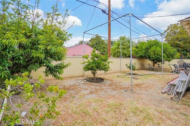 6355 Peach Avenue, Van Nuys (los Angeles), CA 91411