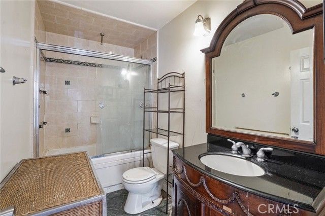 6355 Peach Avenue, Van Nuys (los Angeles), CA 91411