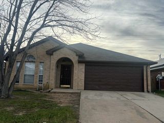 830 W Colony Drive, Arlington, TX 76001