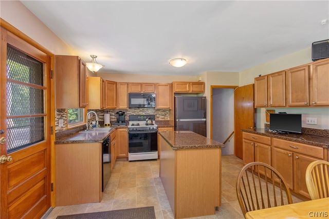 3659 Warners Road, Camillus, NY 13209