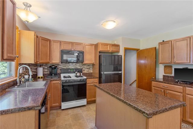 3659 Warners Road, Camillus, NY 13209