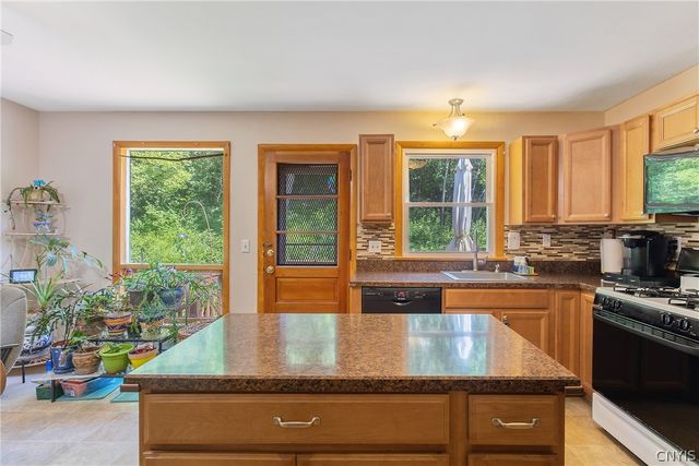 3659 Warners Road, Camillus, NY 13209