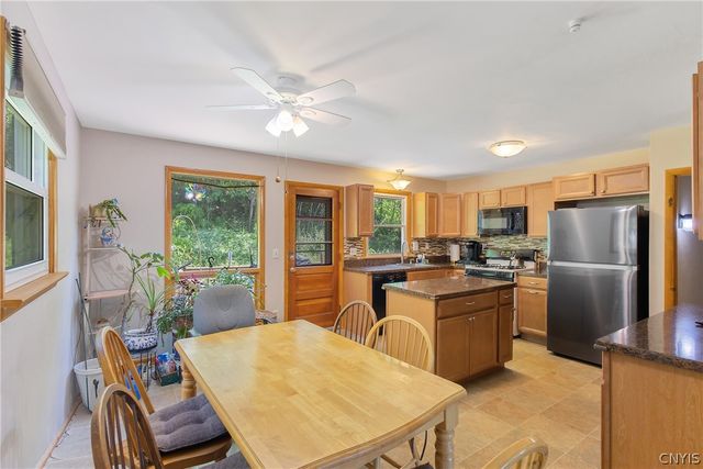 3659 Warners Road, Camillus, NY 13209