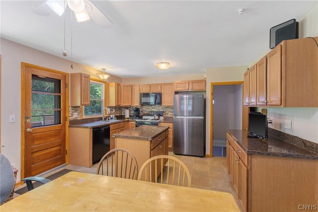 3659 Warners Road, Camillus, NY 13209