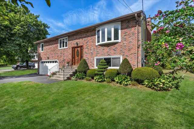 27 Cooper Hill Court, Hamden, CT 06514