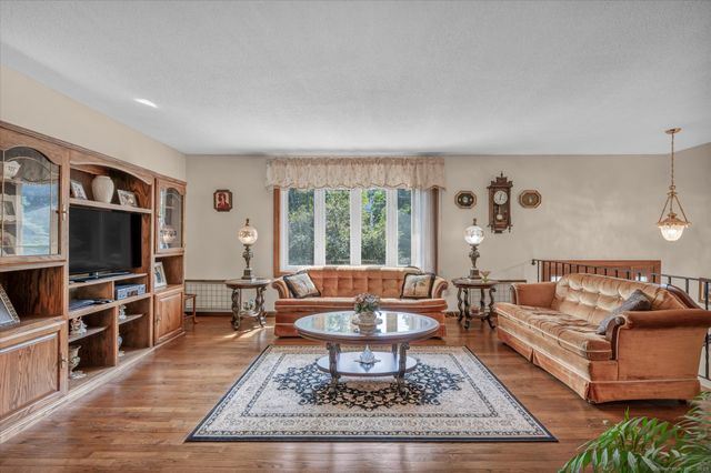 27 Cooper Hill Court, Hamden, CT 06514
