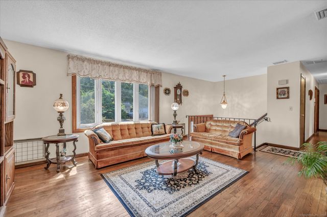 27 Cooper Hill Court, Hamden, CT 06514
