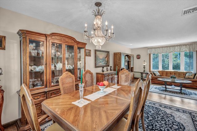 27 Cooper Hill Court, Hamden, CT 06514
