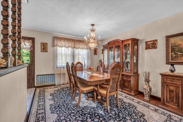 27 Cooper Hill Court, Hamden, CT 06514