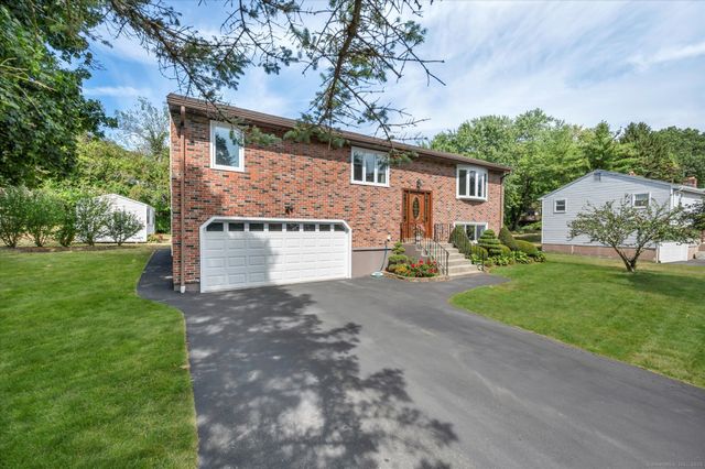 27 Cooper Hill Court, Hamden, CT 06514