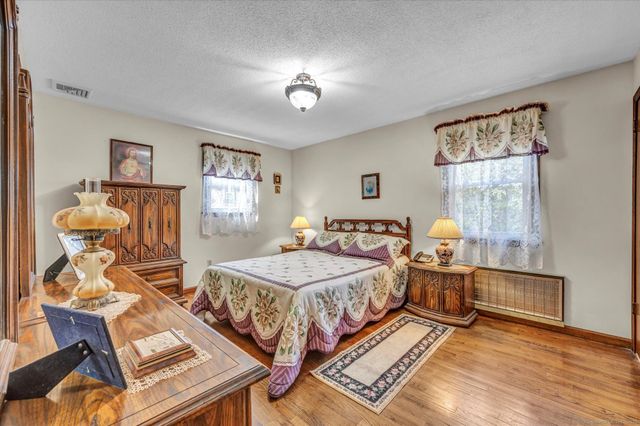 27 Cooper Hill Court, Hamden, CT 06514