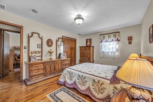 27 Cooper Hill Court, Hamden, CT 06514
