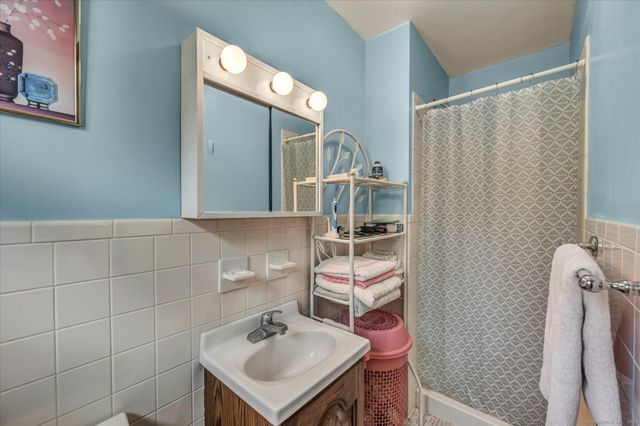 27 Cooper Hill Court, Hamden, CT 06514